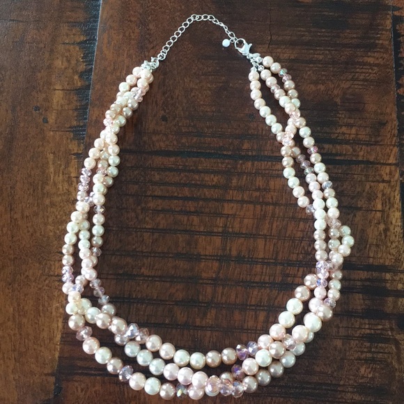 Avon Jewelry - Avon Collier Mode Perlesque Rose Necklace